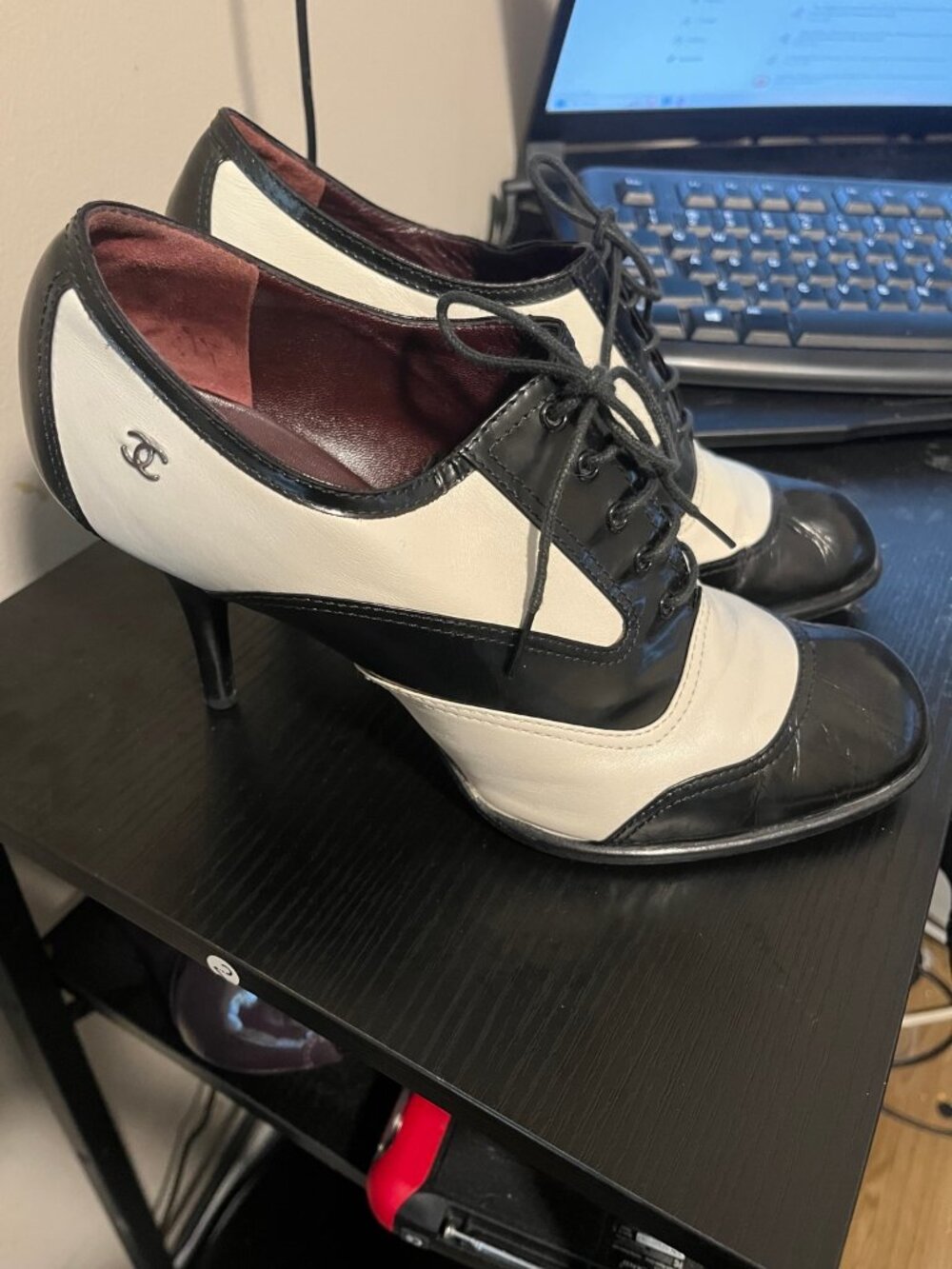 Black and cream Chanel oxford pumps (EU 41/US 10)